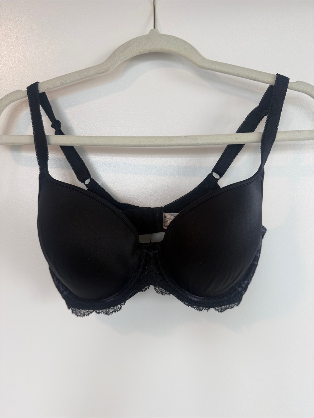 Wacoal Black Lace-Trim Molded Cup Bra